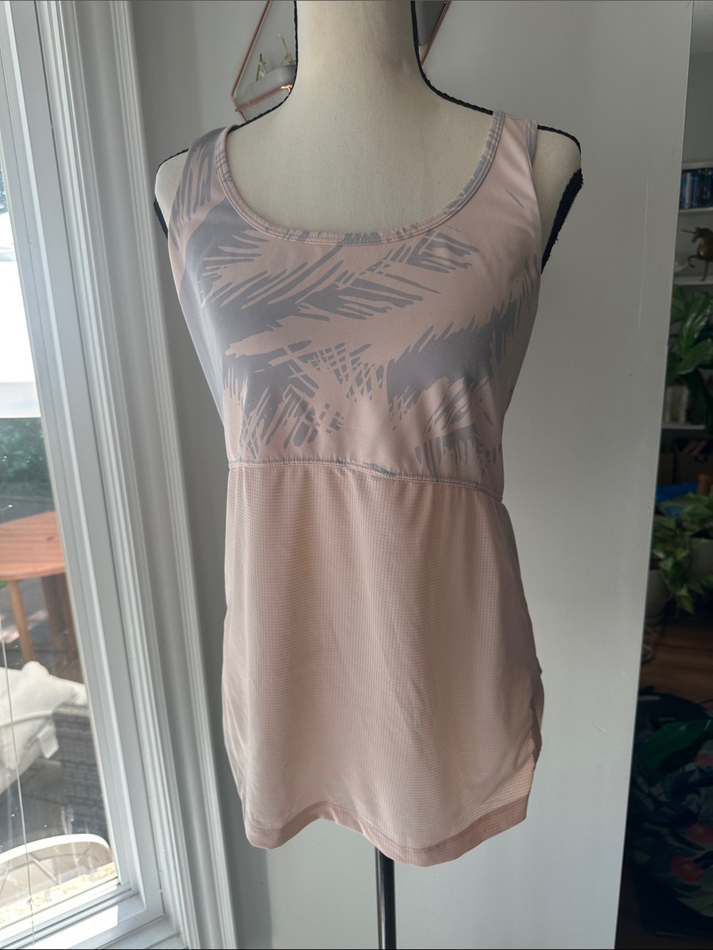 FABLETICS Light Pink Athletic Tank Top Gray Abstract racerback Mesh Sz Medium